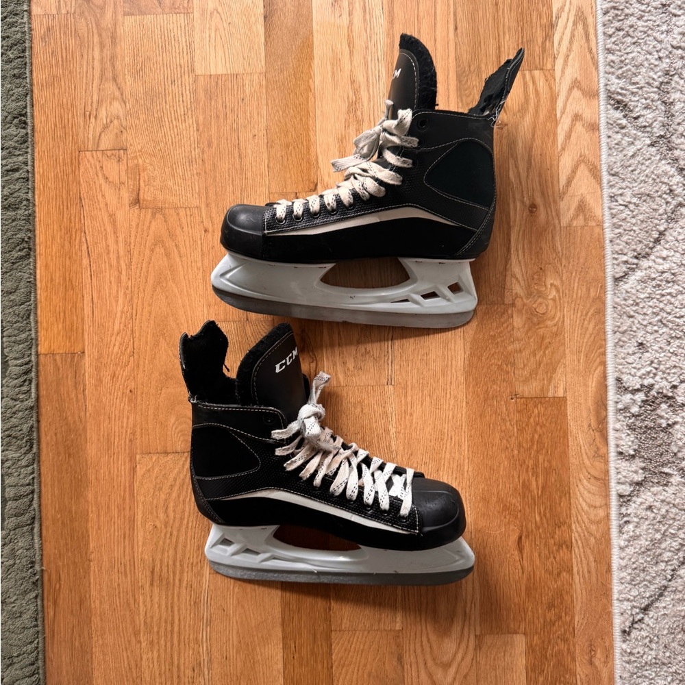 CCM Black and White mens Ice Hockey Skates size 9